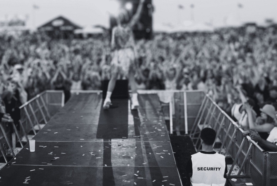 Rund um die Uhr. 365 Tage im Jahr. Engagiert, freundlich und unkompliziert – so erfüllen wir unsere Sicherheitsaufgaben.